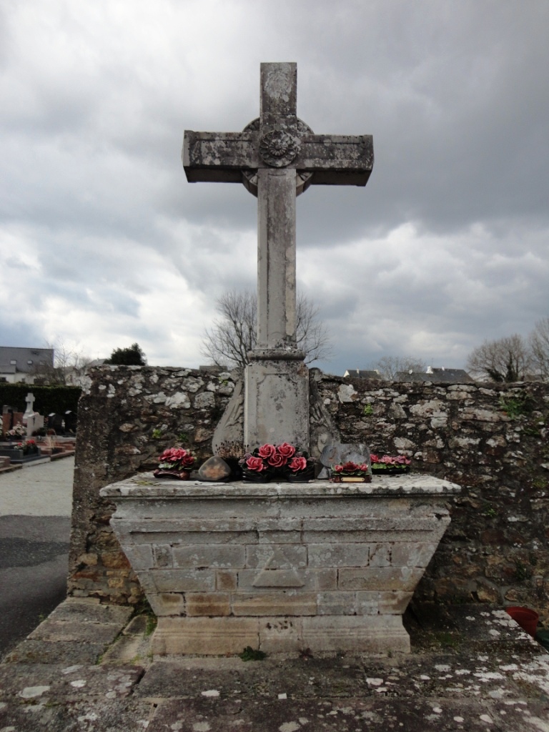 Croix cimetière 2