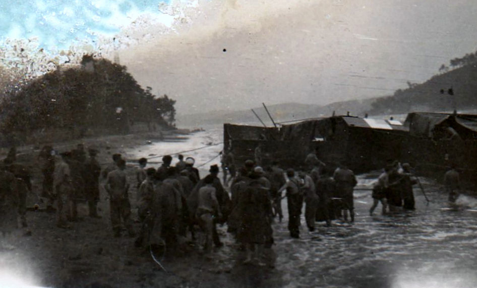 1946 R B F M en baie dAlong débarquement