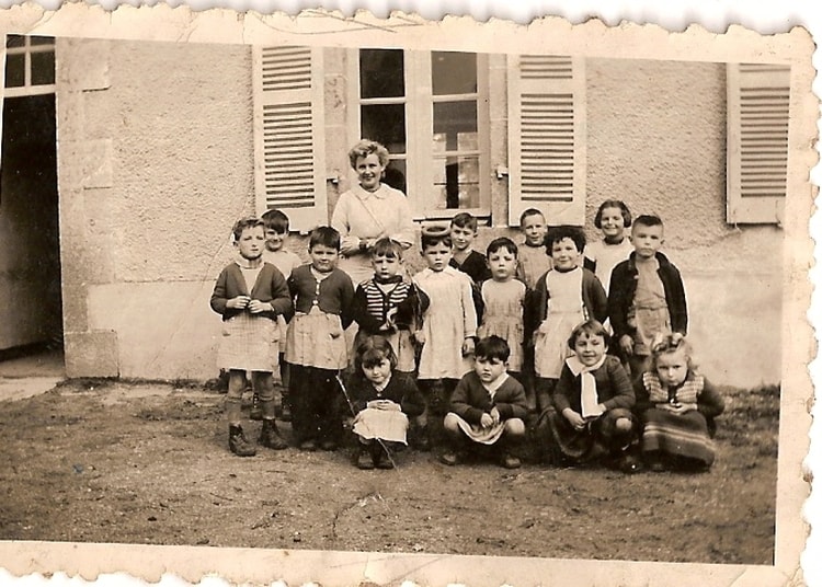 Z 1956 Ecole Bourg Mme Arze Uguen