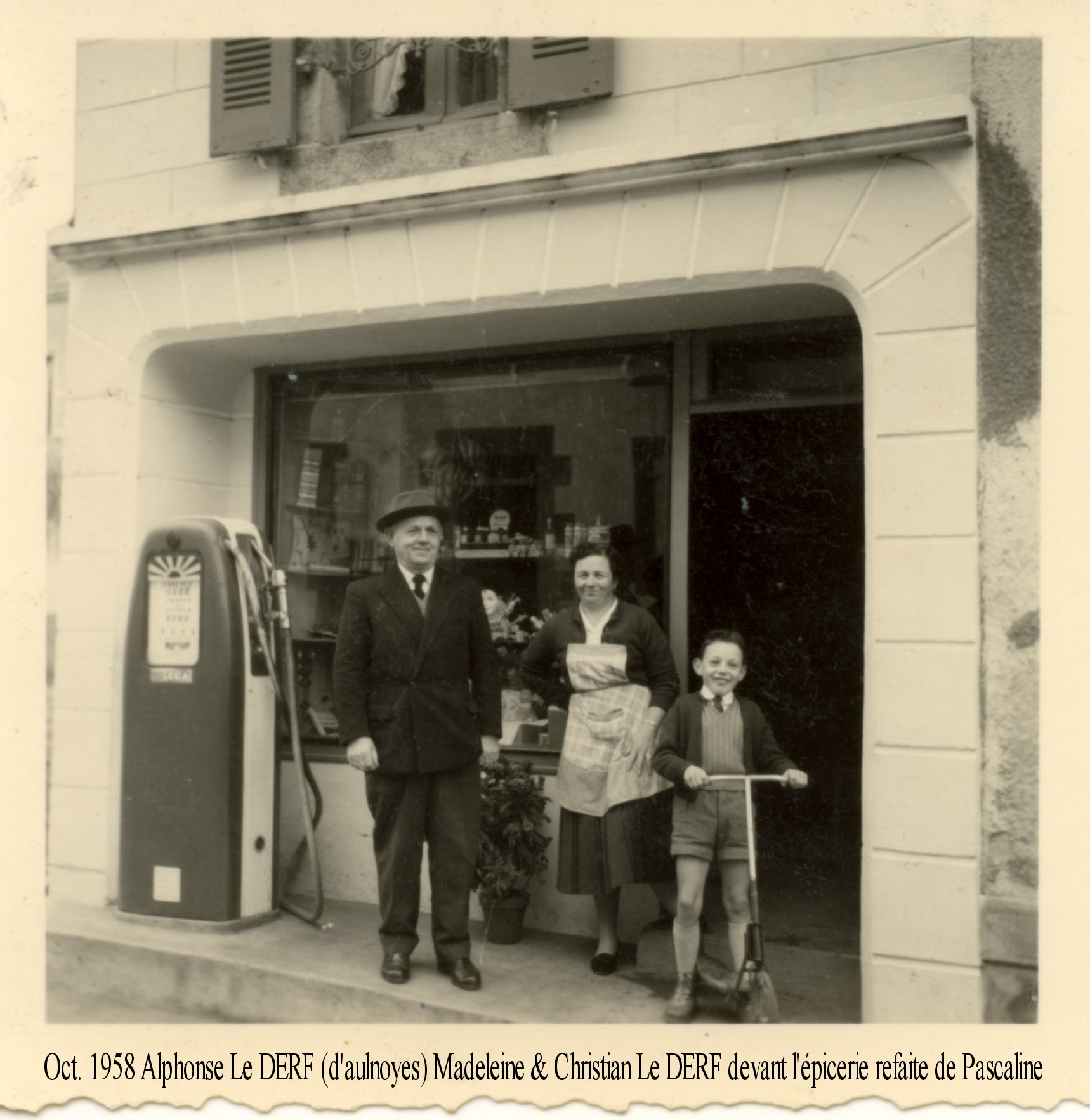 1958 Devant l epicerie a Sene