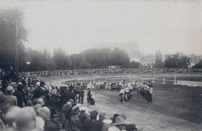 1926 05 Velodrome Vannes fete