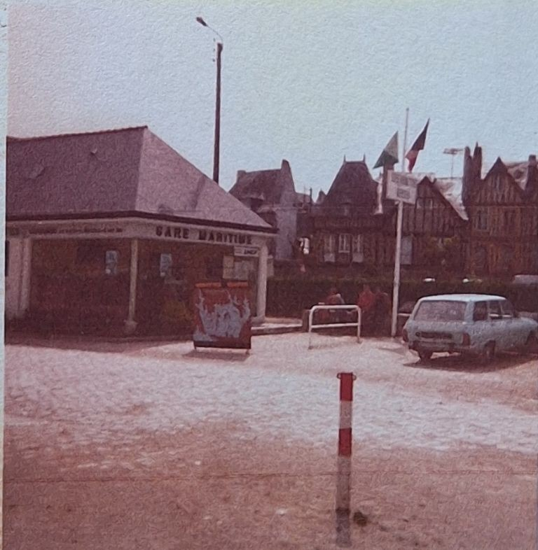 1975 Batiment Vedettes vertes PORT
